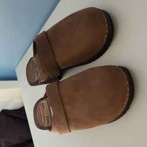 Moheda toffeln brown genuine leather suede clogs